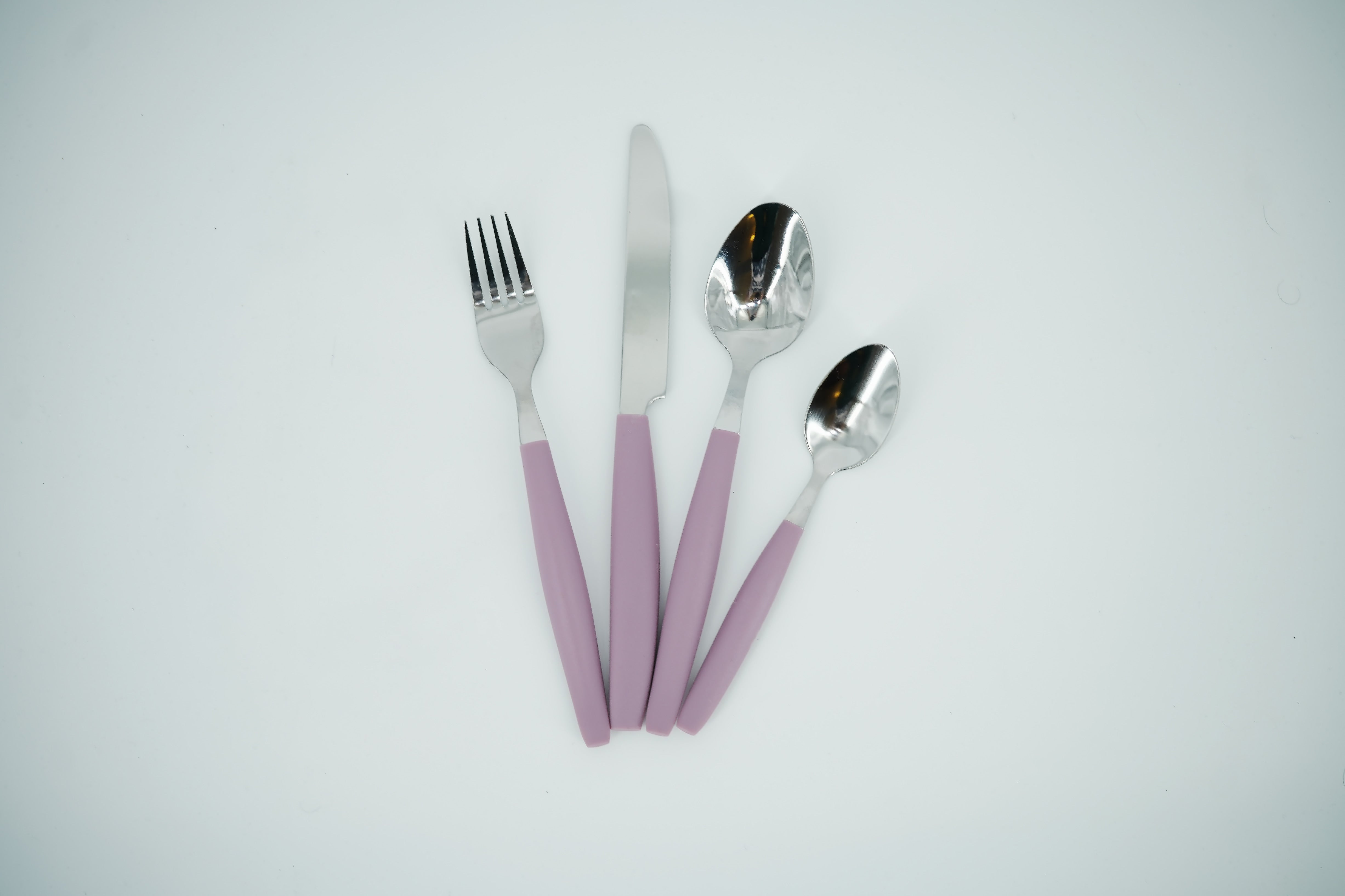 Set de Tacâmuri 16 Piese – Eleganță și Funcționalitate în Fiecare Masă Set de Tacâmuri 16 Piese – Eleganță și Funcționalitate în Fiecare Masă
